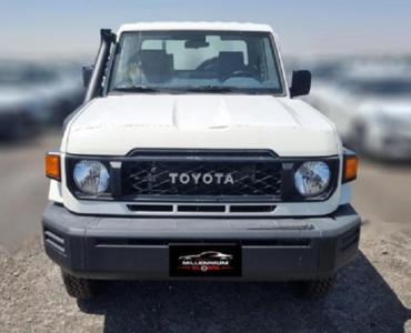 Toyota car pickup truck Exporters in Dubai