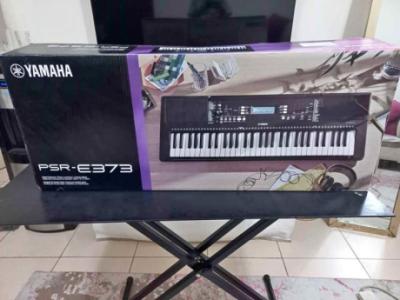 PSR E373 yamaha with Box and Accessories No lowest offer please