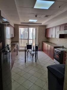 Business bay partition available