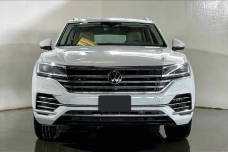 Rent a VW Touareg Trendline @ 23 KWD per day.