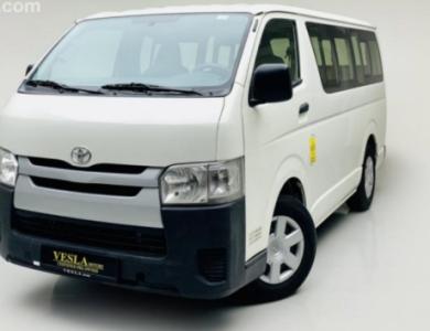 Toyota Hiace MID ROOF + ROOF AC / 2016 / 15 SEATER / SIDE GLASS /GCC/FSH/ WARRANTY + FREE SERVICE /