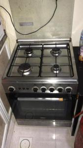 4 Burner Cooker and Fridge for Sale