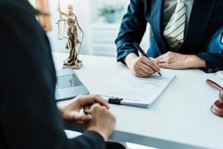 Legal Advisor in Dubai for Corporate Legal Support