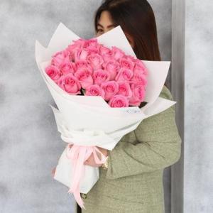 Buy Flower Bouquets for Emirati Women's Day 2024