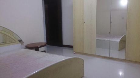 Room for rent between Hamdan st and Electra street