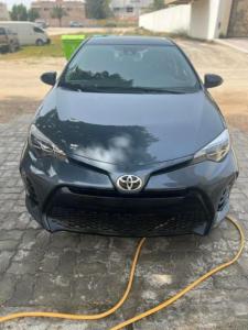 TOYOTA COROLLA SE (LOW MILLAGE)