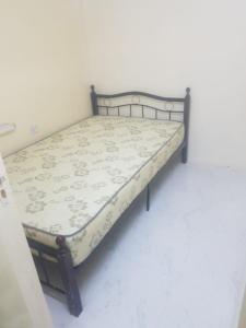 Bed Space immediate for rent ladies/gents onward 700 aed near Baniyas/Union Stn