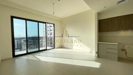 Over looking park & pool View | Higher floor | Chiller Free