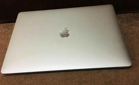 Apple graphics Macbook pro touch bar fully like new {16gb RAM 512gb ssd} cash on delivery available