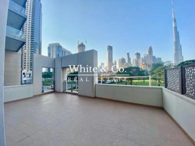 Burj View | Spacious Villa | Terrace