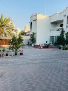 Available beautiful Room - girls use only near city w