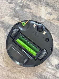 Vacuum and mopping cleaning robots