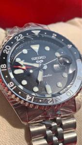 Seiko 5 GMT “Bruce Wayne” – Brand New | Full Set | Below Retail