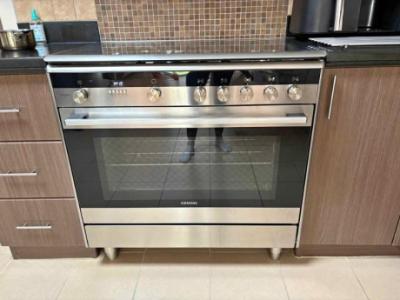 Almost Brand New ' stove and cooker under warranty (Only 5 Months Old)