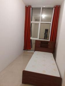 Room available for rent ready to move immediately.