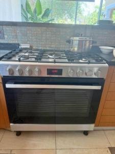 Bosch Oven with Gas Stove Top As New