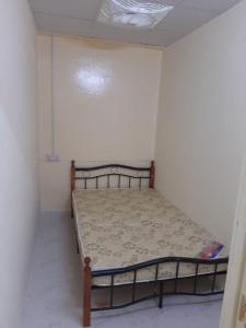 BED SPACE AVAILABLE FOR MALE / FEMALE FROM AED 700 ONWARDS NEAR UNION/BANIYAS METRO STN. -