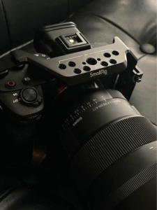 Sony a7m4 Body / original sony charger and battery / Small rig Cage