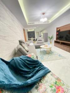 PRICE SLASHED - 1 bedroom fully furnished apartment - All bills inclusive - business bay