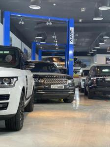 Range Rover and Rolls Royce maintenance garage in Dubai