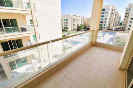 VACANT | 2 Cheques | Excellent Condition | Chiller