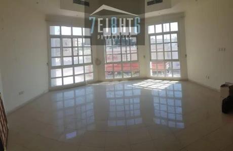 Outstanding quality: 4 b/r semi-independent villa + large garden for rent in Jumeirah, Al Wasl