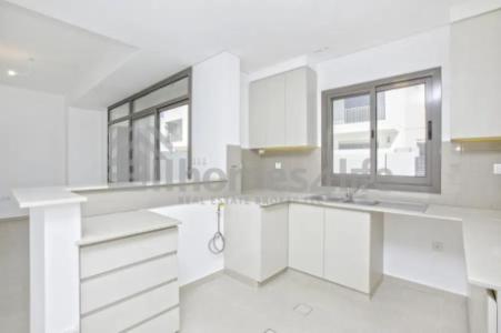 NEAR TO POOL & PARK | VACANT | BACK TO BACK