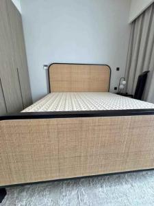 Artisan king bed set