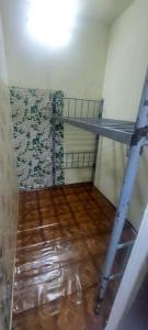 Available solo and couple partion.