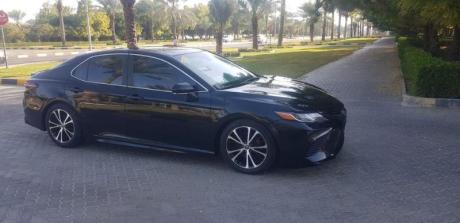 2018 Toyota Camry SE Sports Car {} 2018