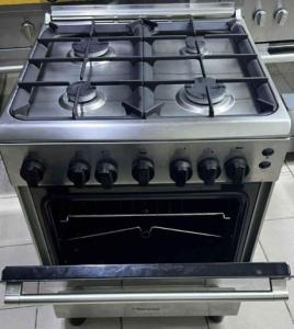 Bompani Latest 4 Hobs Gas stove