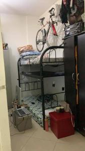 Closed partition up to ceiling (1400) with parking / Bedspace 600