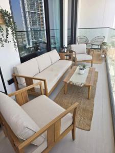 5- Seater Acacia Wood Outdoor Sofa Set (184 x68 X 61.5 cm)