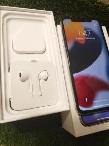 iPhone X (64GB) - Silver - box and accessories