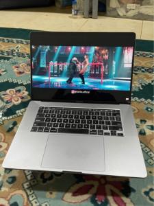 MacBook Pro 2019 core i9 64gb Ram