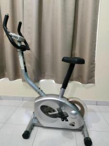 Body Sculpture Magnetic exercise bike for Dhs 100
