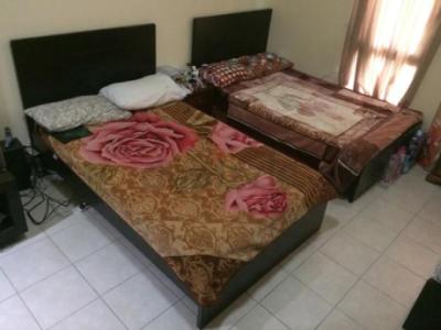 available right now Male to share two person in master room