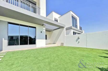 Maple 3 | 3 Bed | Prime Location | Balcony