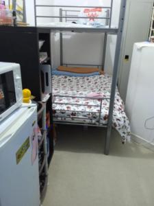BED SPACE AVILABLE FOR LDIES - 550 DHS ONLY