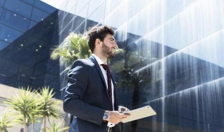 Navigating Corporate Law in Dubai: What Every Business Owner Must Know in 2025