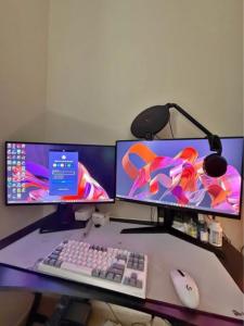 Full PC Set up for sale, 2x Monitors, Keyboard, mouse and ring light.