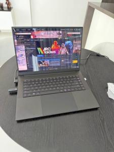 RAZER BLADE 16 RTX 5090